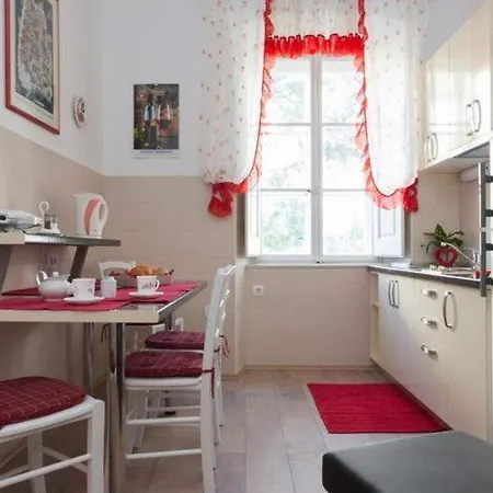 Iveta - Two-bedroom With Terrace And Sea View Nik A 아파트
